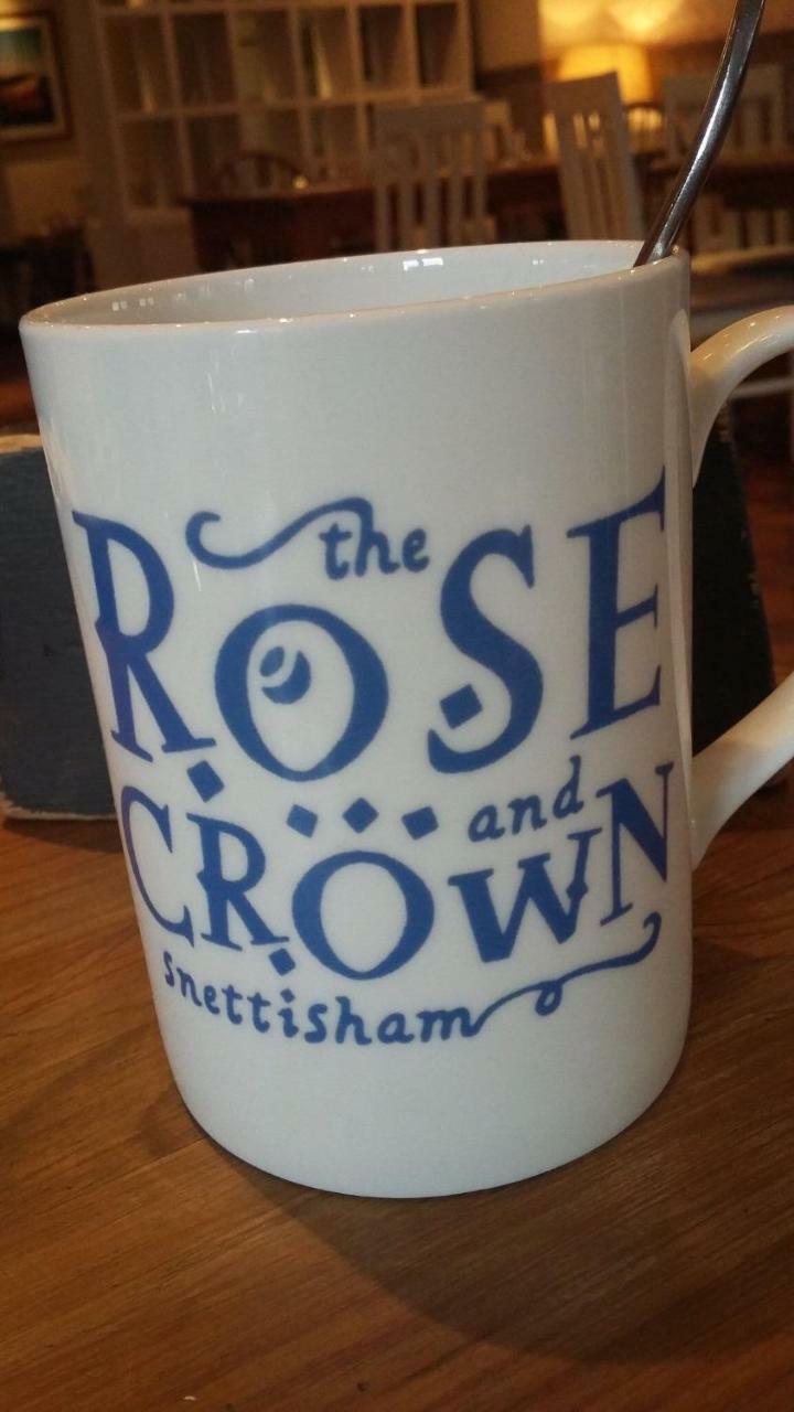 Отель The Rose & Crown, Снеттишам Экстерьер фото