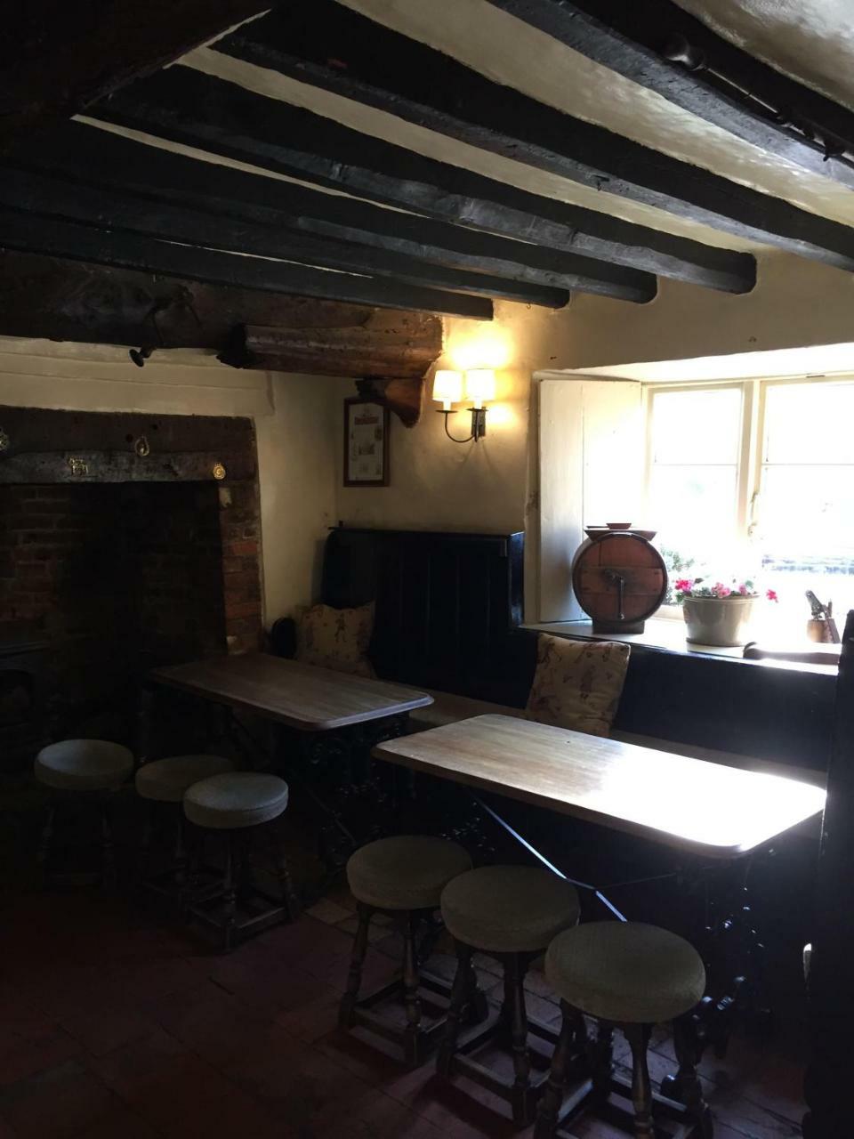 Отель The Rose & Crown, Снеттишам Экстерьер фото